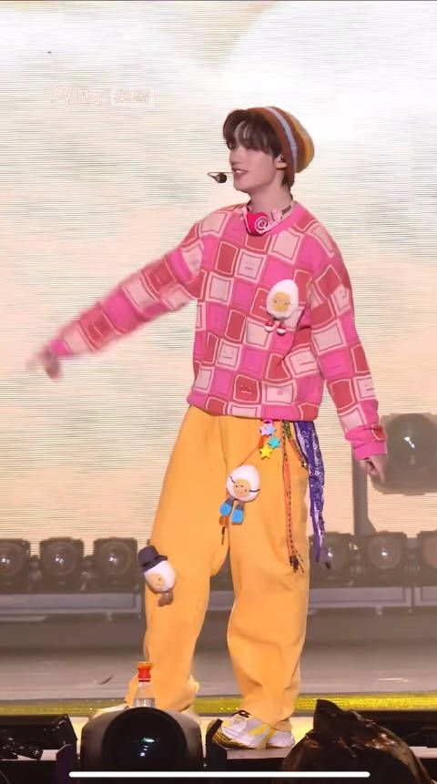 把舞蹈动作改成飞吻太犯规了丁程鑫!