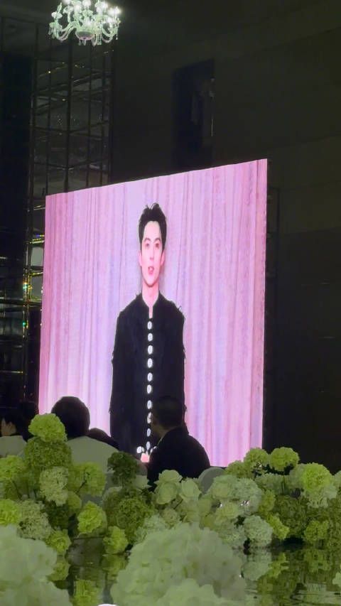 王鹤棣又去当电子宾客送祝福啦,这样的婚礼我也想参加