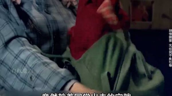 女孩爱慕虚荣竟偷走同学新买的衣服,不料一家人被她害惨了