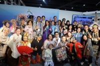 中国青年代表在COP29上演民族文化时装秀，传递青年气候担当