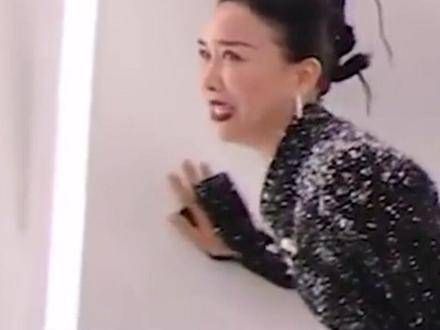 歌手导演洪啸发文表示,歌手的身份已超越节目通告,成为了一场荣誉的战役