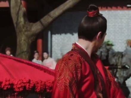 这宏大的婚礼场景,给予了非嫡女明兰足够的勇气与自信,有了丈夫的宠爱…