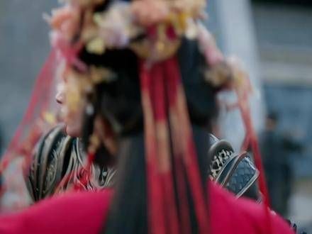 那天大雪纷飞，祥云在他怀中逝去，从此他不再喜爱雪花…