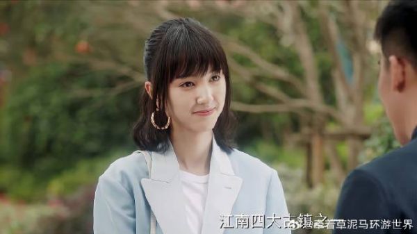 美女去外地游玩,小伙一下抓住机会,立马约上了