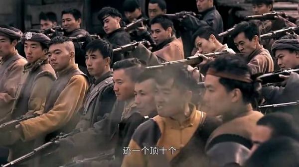 忠者无敌:土匪头子炫耀枪法准,谁料潘天雄一枪打掉他的帽子