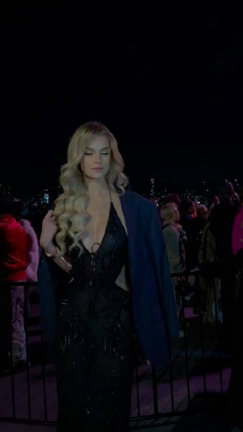 24年维密大秀世界小姐完美身材,不输超模…