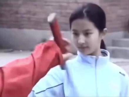 十六七岁的少女