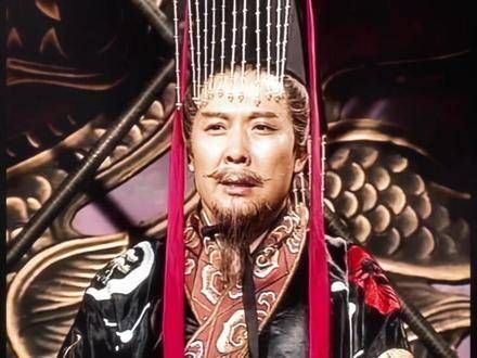 爱兄弟还是爱财富,这问题在《三国演义》中显得尤为深刻