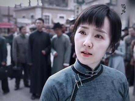 她们只是时代的背景板,没有主角的光芒,但依然鲜活而真实