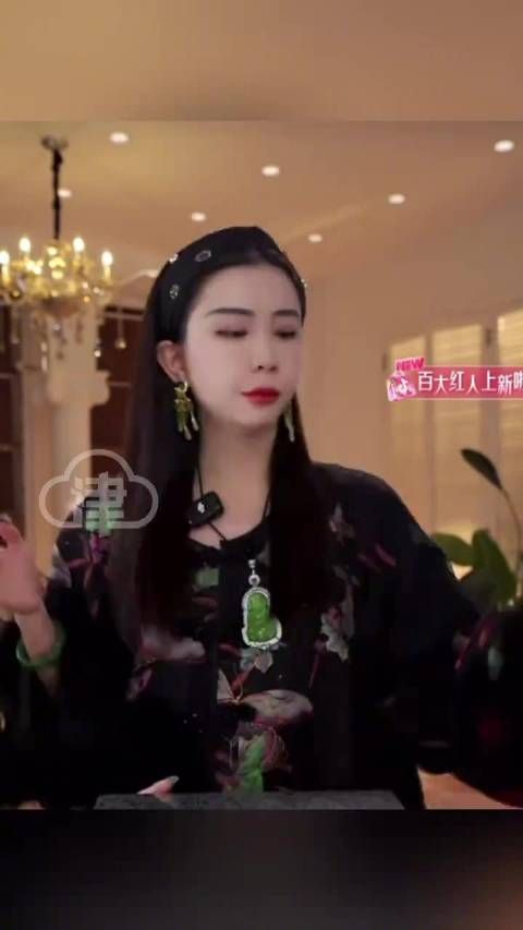 主播抽象卖包月销超4200万元,脱口秀演员李诞感叹:都怎么琢磨出来的