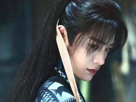 爱往往让人在追求中历经波折,但 让我们看到了情感的真挚与深刻