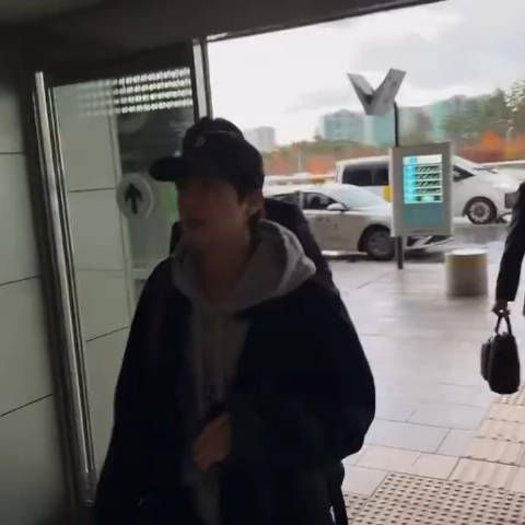 我要去日本了 记者:要去Hi-touch :内