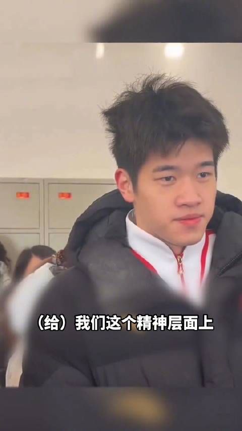 双向奔赴!潘展乐和戍边战士的对话好温暖