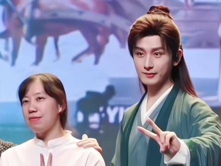 藤萍老师演我,成毅站在旁边,谁能忍住不去看呢!