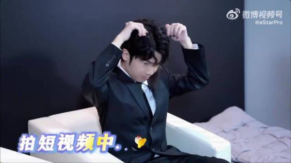 啊,耶耶你跳舞怎么偷偷噘嘴巴呢,嘴巴偷偷用力是吧,毫克爱毫克爱