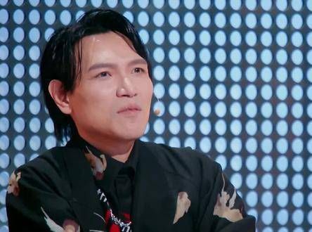 杨宗纬深情演绎《爱情转移》