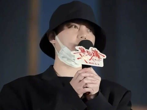 突然想到当时尹正爆黄晓明拍完这部电影的状态,现在想想他真的快碎了吧…