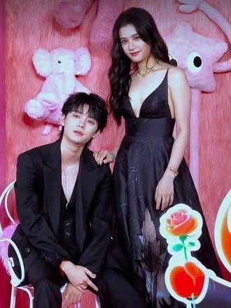 明艳女星与年轻男友 娱乐圈双A组合速递