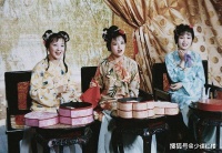 探春发起成立海棠诗社后，第一首诗是谁写的？不是黛玉也不是宝钗