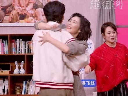 抱着 高叶 转圈圈 你这小子怎么还抱上大嫂了!