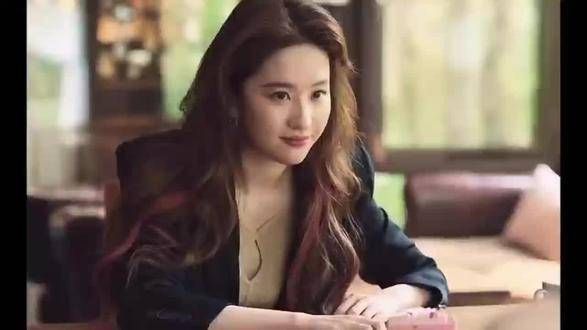 希望每位女性都能像玫瑰般绽放,美丽而自信,自由又洒脱!
