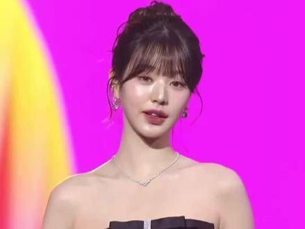 元英在 MMA 2024 上担任开幕致辞，真是美丽与智慧并存的典范！