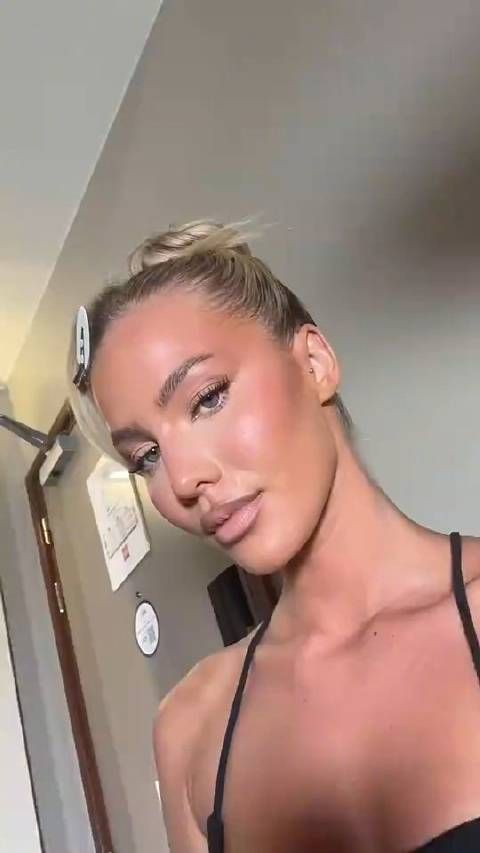 曝拉什福德和25岁女网红交往,这身材颜值你们觉得如何?