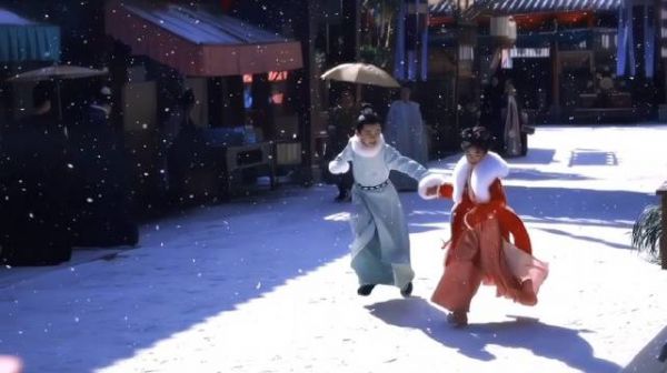 谭松韵 《蜀锦人家》披风造型好好看啊,呜呜呜呜真的很推荐这部剧啊…