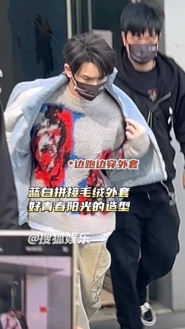 又来录制《hi6》了,今天的小丁穿着baby蓝摇粒绒外套…