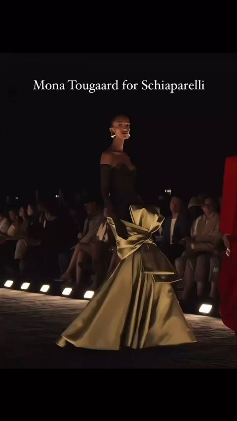 Schiaparelli 2024秋冬高定,Mona Tougaard 登台走秀,抹胸蝴蝶结礼服…
