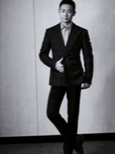 “旋律可能偏离,但哥哥绝不会离开,因为哥哥深爱你”