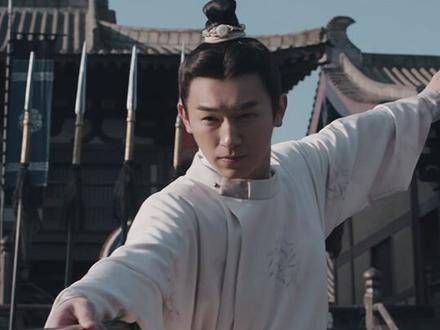 世家子弟，文武双全，身居高位，知错就改，这样的性格有些傲娇也在情理之中