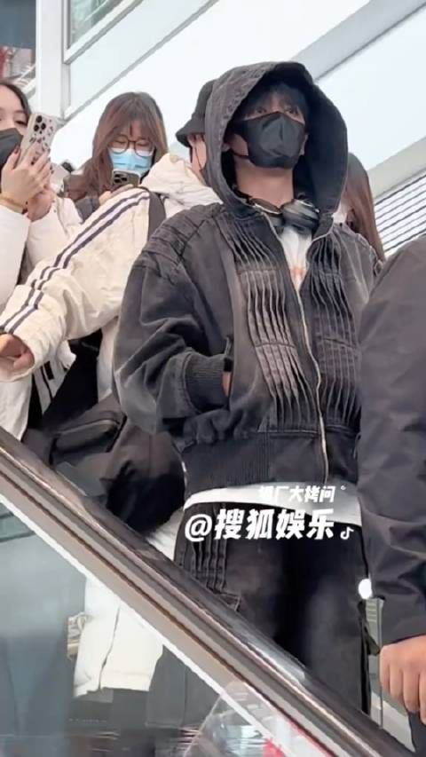 这一身好帅呀,不过北京天气这么冷,还是要注意保暖哟