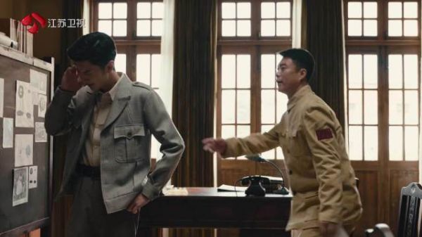 刑警队的章队长看林少白这么厉害,试图把他挖到刑警队