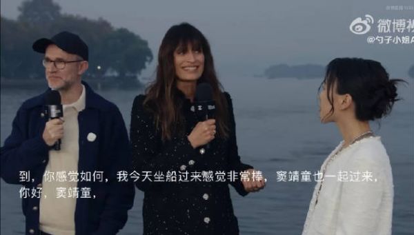 窦靖童杭州西湖边,真空西装➕全英文采访,好撩的感觉