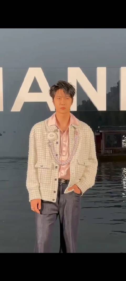 我说怎么看着耶啵的脸这颜色,原来是现场灯光缘故