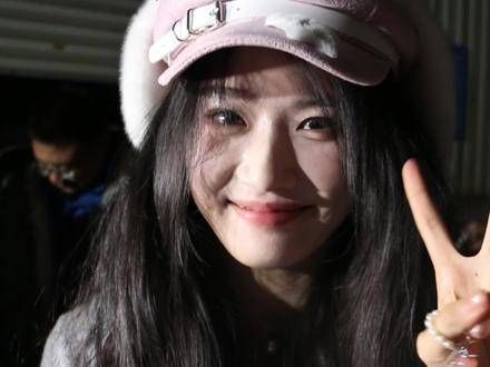 卢昱晓竟然亲自给我戴帽子!