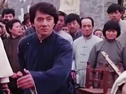 特技狂人导演自称是成龙的忠实粉丝,整个电影是对他的致敬!