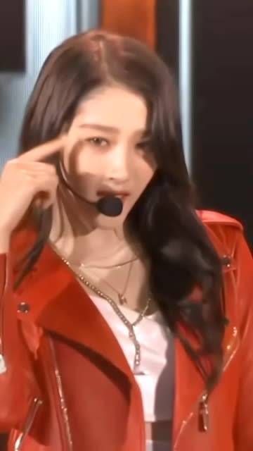 妈妈级别的关晓彤,爱吃香菜的关小姐,粉丝们都说她人美心善