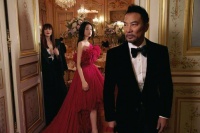 巴黎名媛舞会大合照！张艺谋女儿、任达华女儿、何超欣也都出镜了