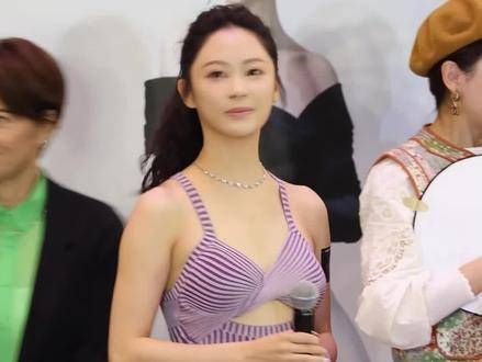 港姐叶倩文现身新剧《黑色月光》活动,带来强烈的视觉冲击