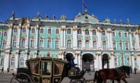 俄罗斯“冬宫”里有什么？进宫的豪华感，每一步都闪闪发光
