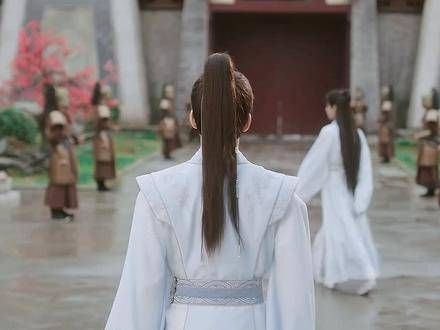 方多病,从你不愿见她伤心,从你回头说你们未来可期时,你就已心动了
