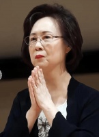 琼瑶离世：一代言情小说泰斗的传奇人生