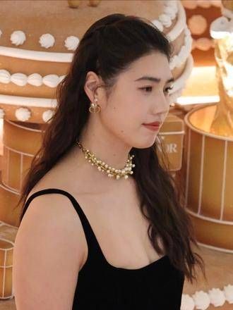 换上晚礼服的张雨霏，气质与顶流女星不相上下，既能文又能武，成为全民偶像！