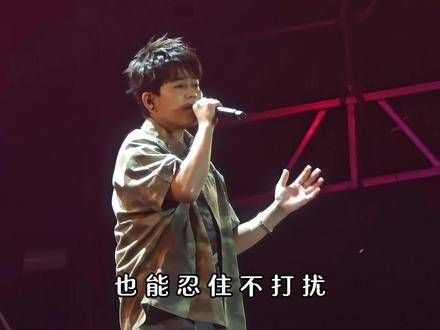 我能装作一切都好,也能克制不去打扰,在人群里勉强微笑,仿佛早已将你遗忘