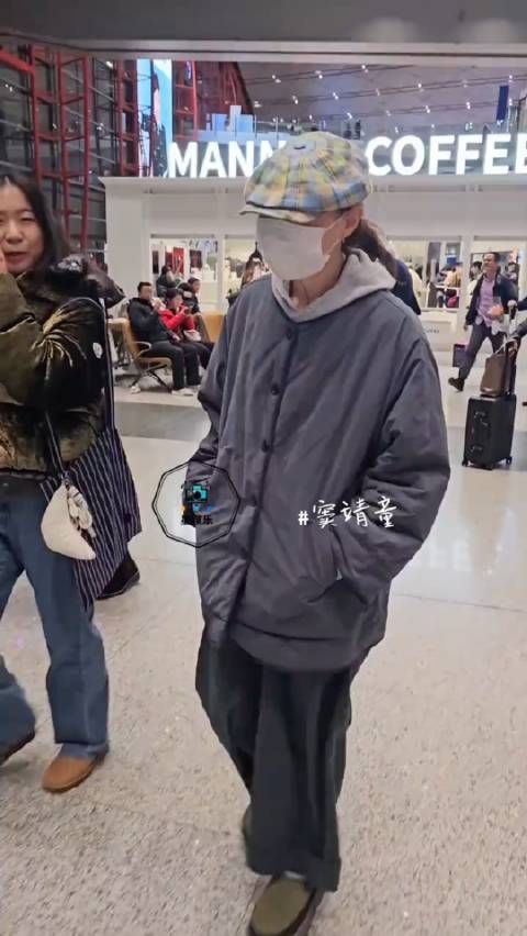 窦靖童一开口就是王菲本菲,天后的女儿不高冷啊,和路人一直有说有笑的