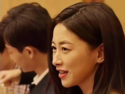 大二强的师父虽然年长八岁,但对二强的喜爱之情溢于言表…
