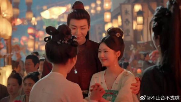 端午和燕子京逛街,被熟人送祝福,早生贵子