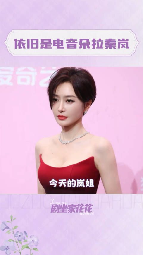 上天是公平的,给了她漂亮脸蛋跟好身材,所以夺走了她的声音